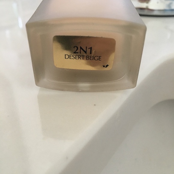 Estée Lauder Futurist SkinTint Serum Foundation. 2N1 Desert Beige. 3/4 full. - Picture 3 of 3